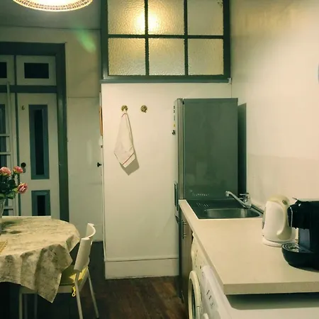 In 1/camoes House Pensionat