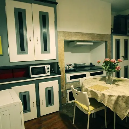 In 1/camoes House